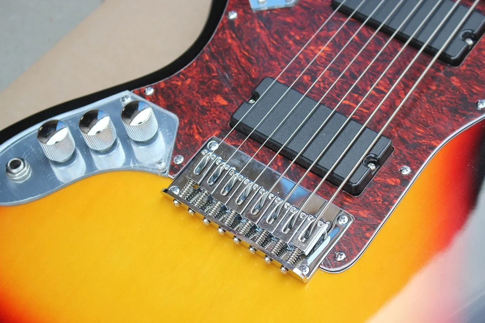 Chitarra Elettrica Jaguar a 8  - Musical Instrument With Hand recensione e prezzo