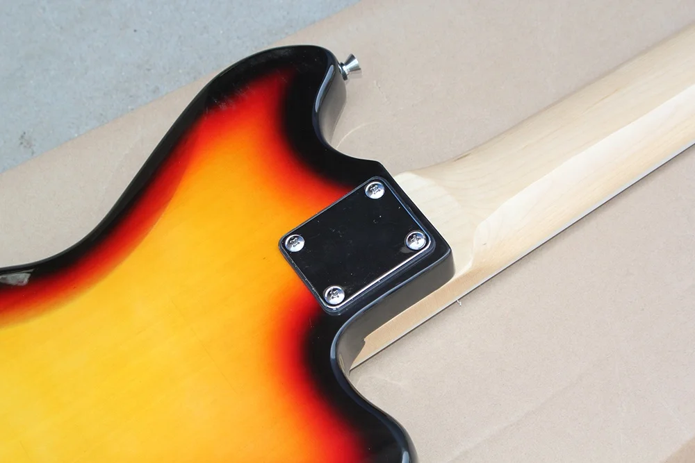 Chitarra Elettrica Jaguar a 8  - Musical Instrument With Hand recensione e prezzo