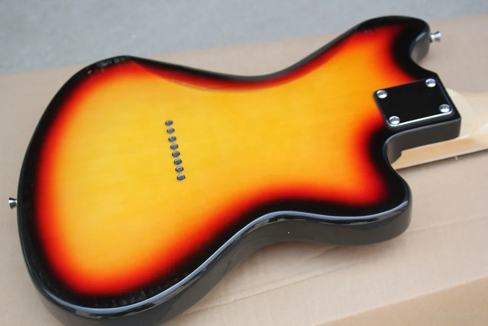 Chitarra Elettrica Jaguar a 8  - Musical Instrument With Hand recensione e prezzo